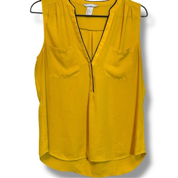 H&M Mustard Yellow w/Black Piping Sleeveless Lightweight Pleated V-Neck Blouse - Picture 14 of 16